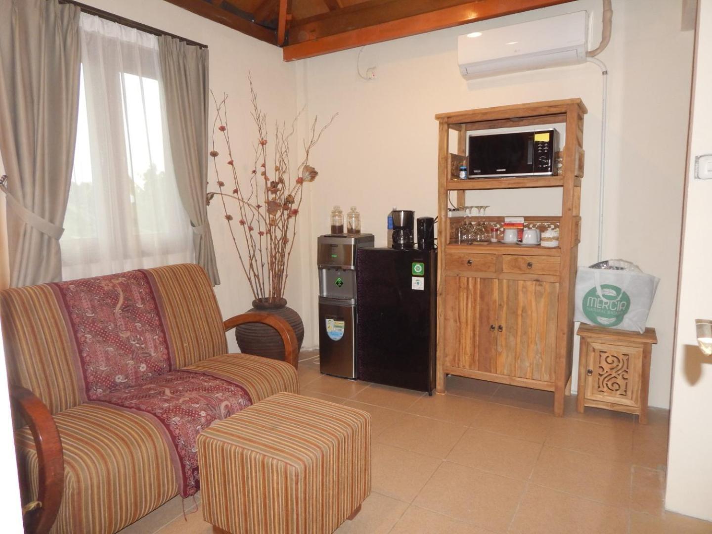 Alamanda Family Villas, Pool & Local Tours Yogyakarta Esterno foto