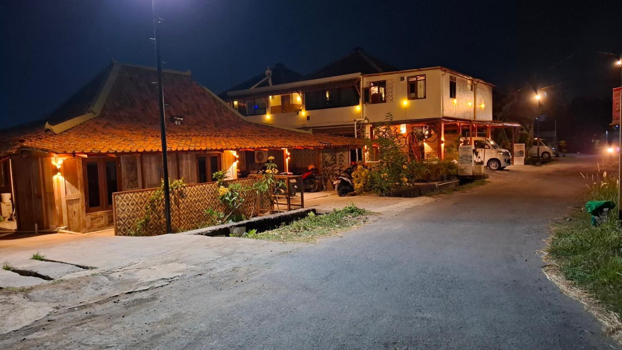 Alamanda Family Villas, Pool & Local Tours Yogyakarta Esterno foto