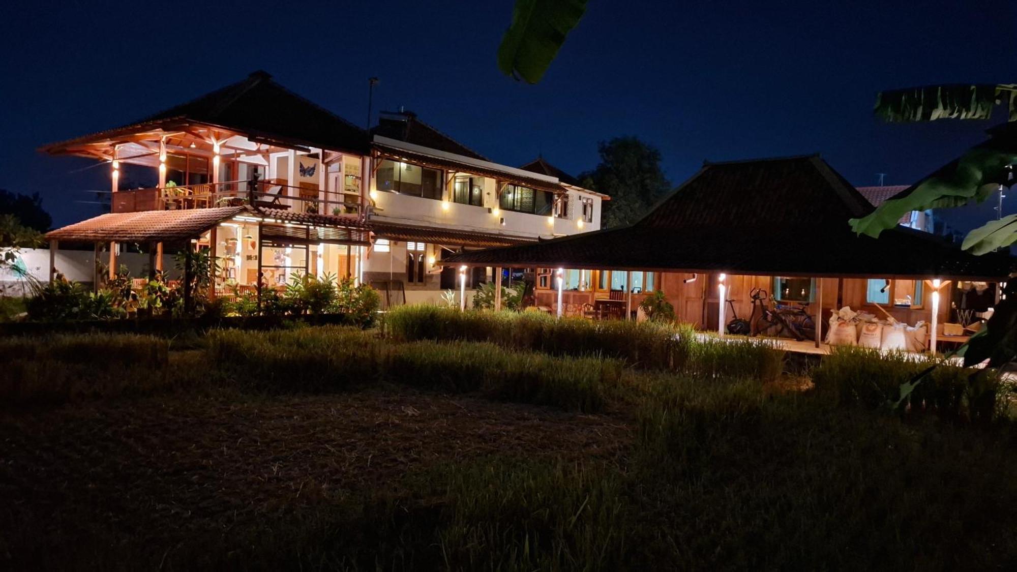 Alamanda Family Villas, Pool & Local Tours Yogyakarta Esterno foto