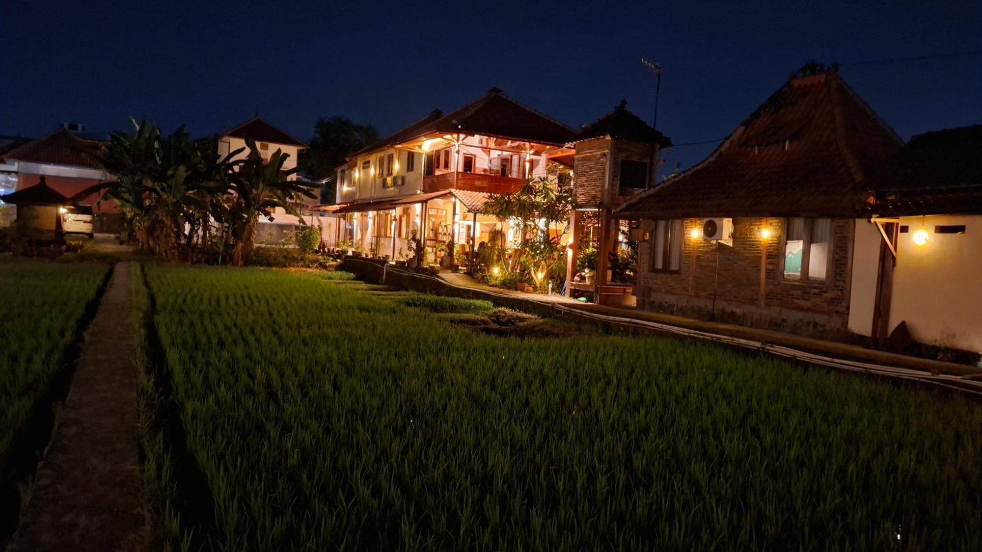 Alamanda Family Villas, Pool & Local Tours Yogyakarta Esterno foto